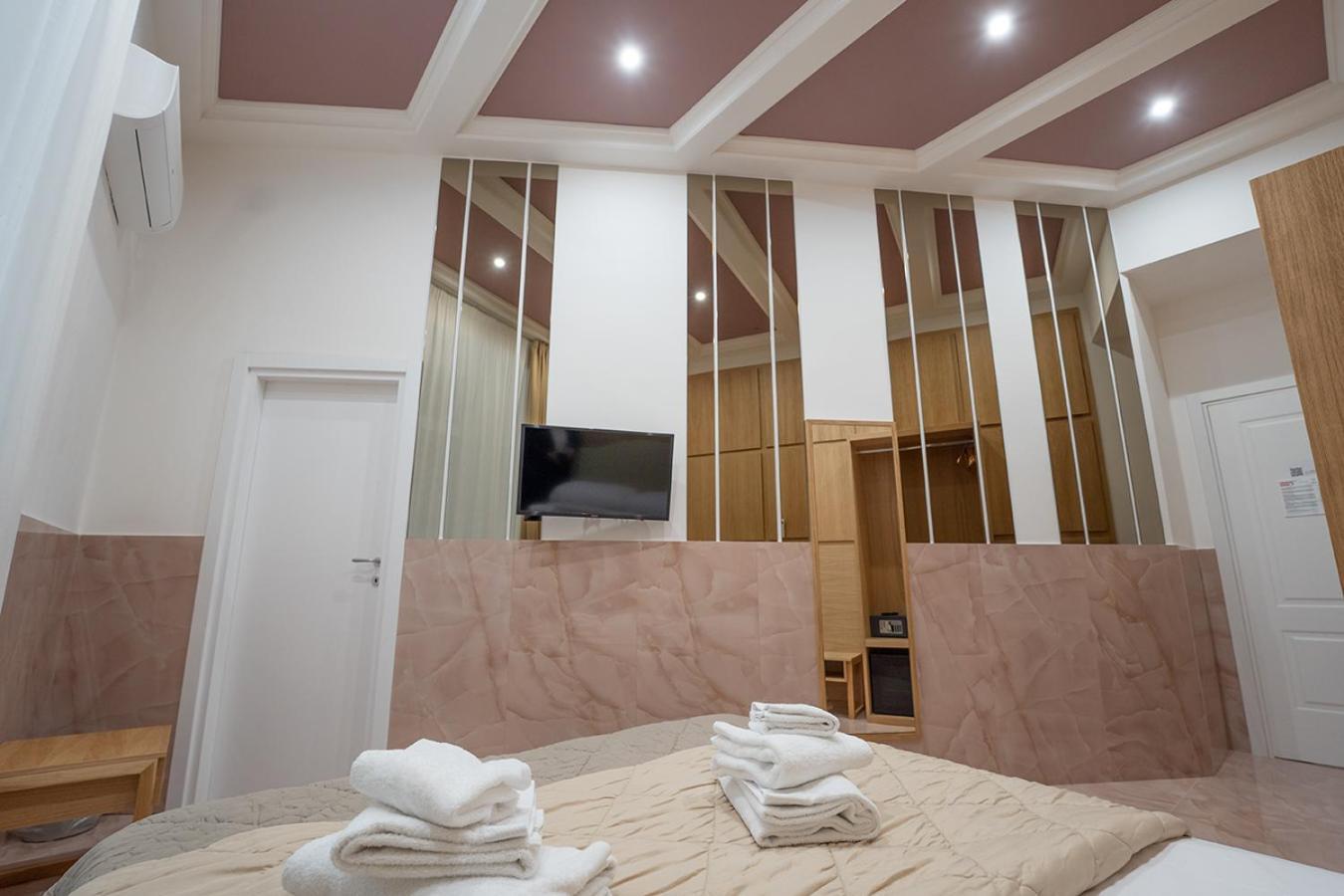 P.c. Boutique H. Lifestyle, Centro, By Clapa Group Dislocated Hospitality Affittacamere Napoli